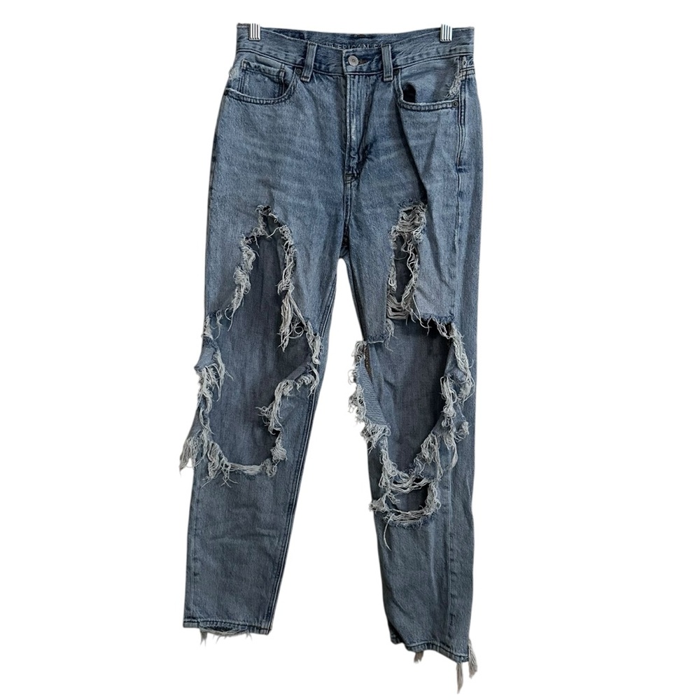 American Eagle Light Wash Distressed Mom Jean Size 2 Regular